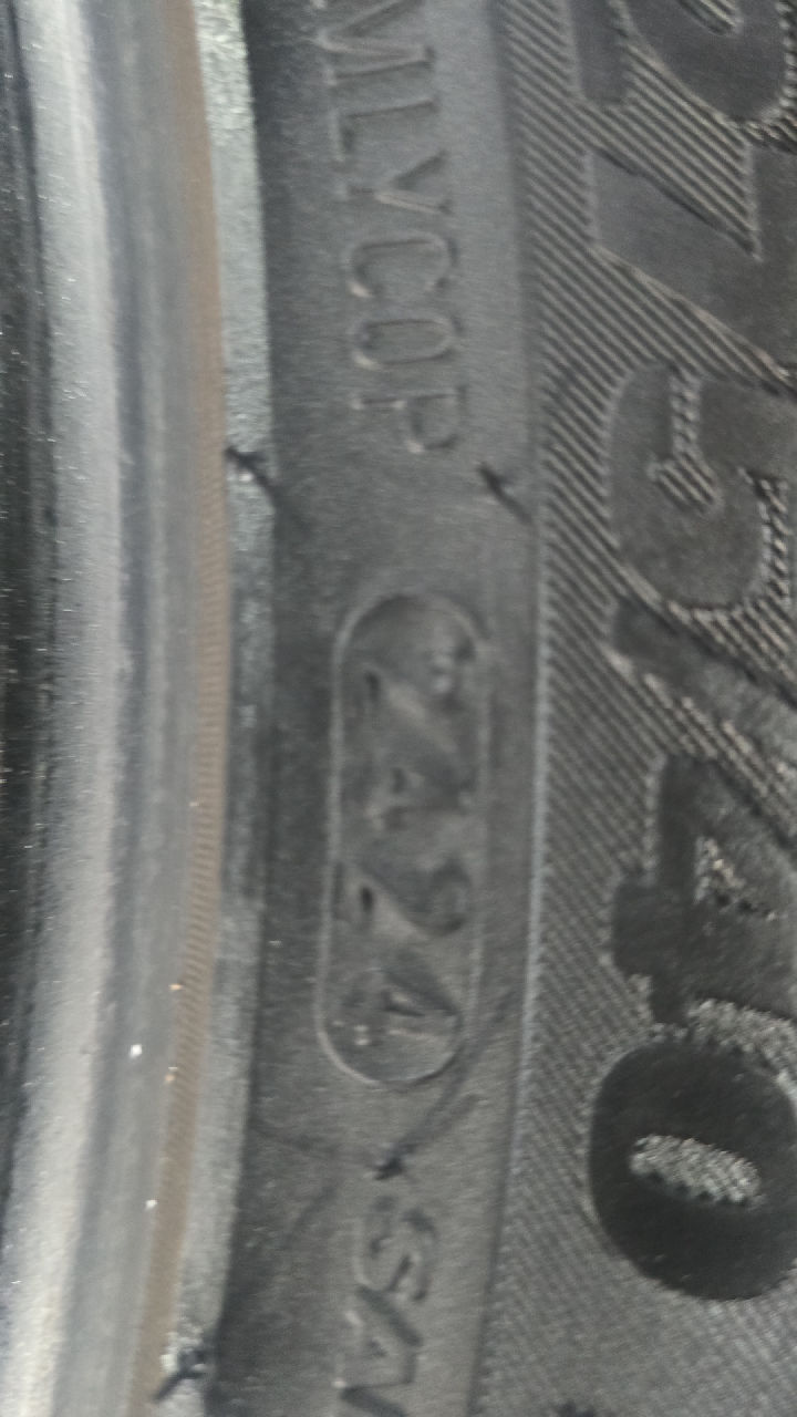 275/40R19 오페라골드 중고타이어 2개