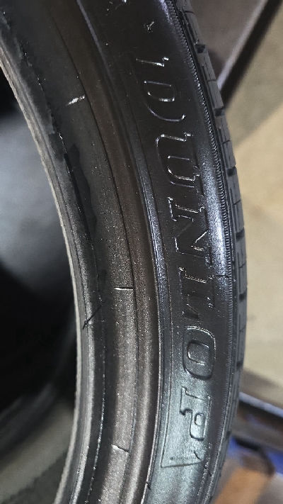 245/35R19 던롭 VEURO VE303 중고타이어