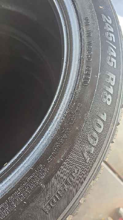 245/45R18 금호 WINTERCRAFT WP72 윈터 중고타이어